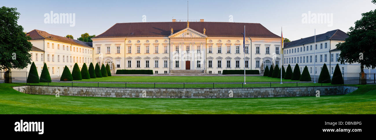 Panorama con el palacio Bellevue en Berlín, Alemania Foto de stock