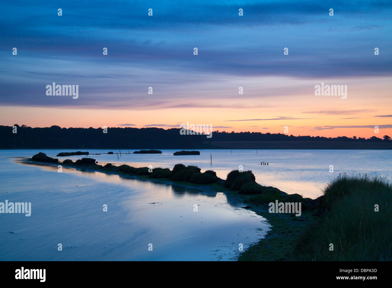 La primera luz, el amanecer en el río Blyth Blythburgh, Suffolk. Foto de stock