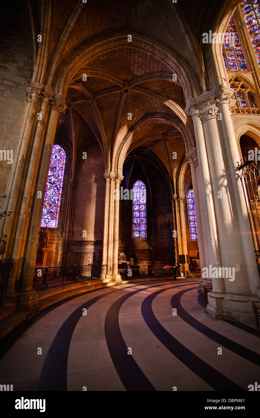 Capillas dentro de la catedral de Saint Gatien, Tours, Indre-et-Loire, en el centro de Francia, Europa Foto de stock