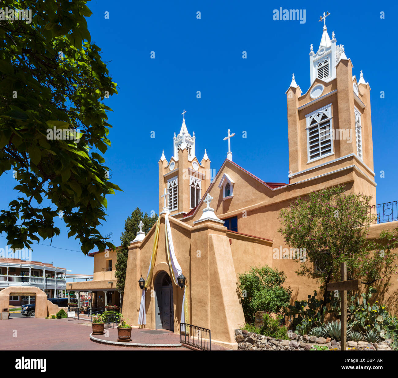 Iglesia de San Felipe de Neri, Old Town Plaza, Old Town, Albuquerque, Nuevo México, EE.UU. Foto de stock