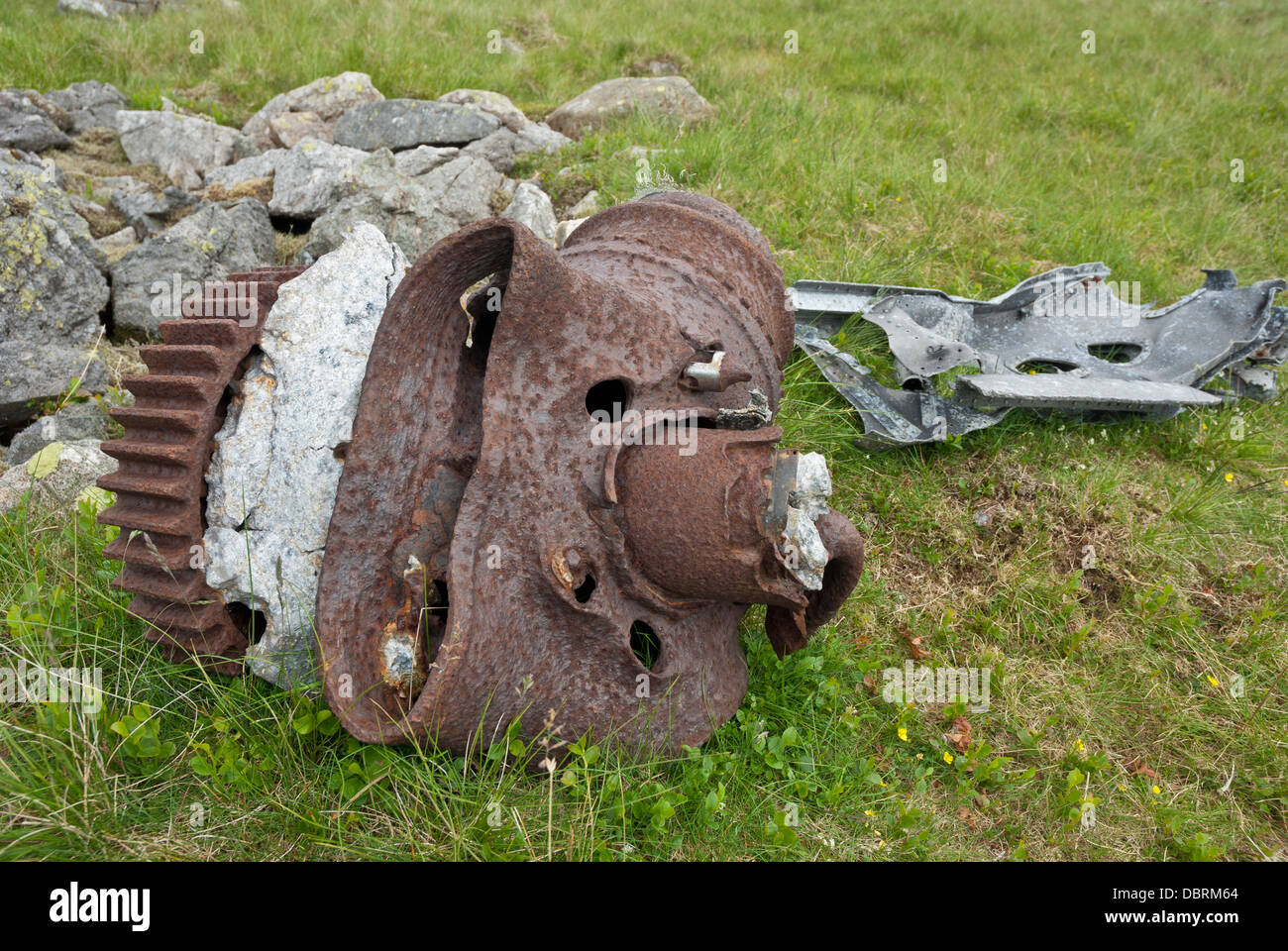 Los restos del estrellado WW2 Huracán en una pequeña parte, Scafell, Lake District Foto de stock