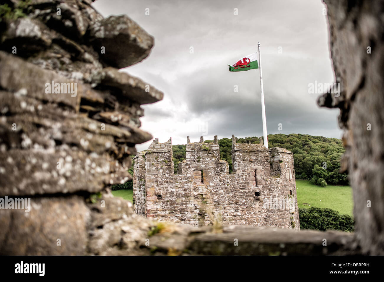 CONWY, Gales - Conwy Castle es un castillo medieval construido por Eduardo I a finales del siglo 13. Forma parte de una ciudad amurallada de Conwy y ocupa un punto estratégico en el río Conwy. Es catalogado como Patrimonio de la Humanidad. Foto de stock