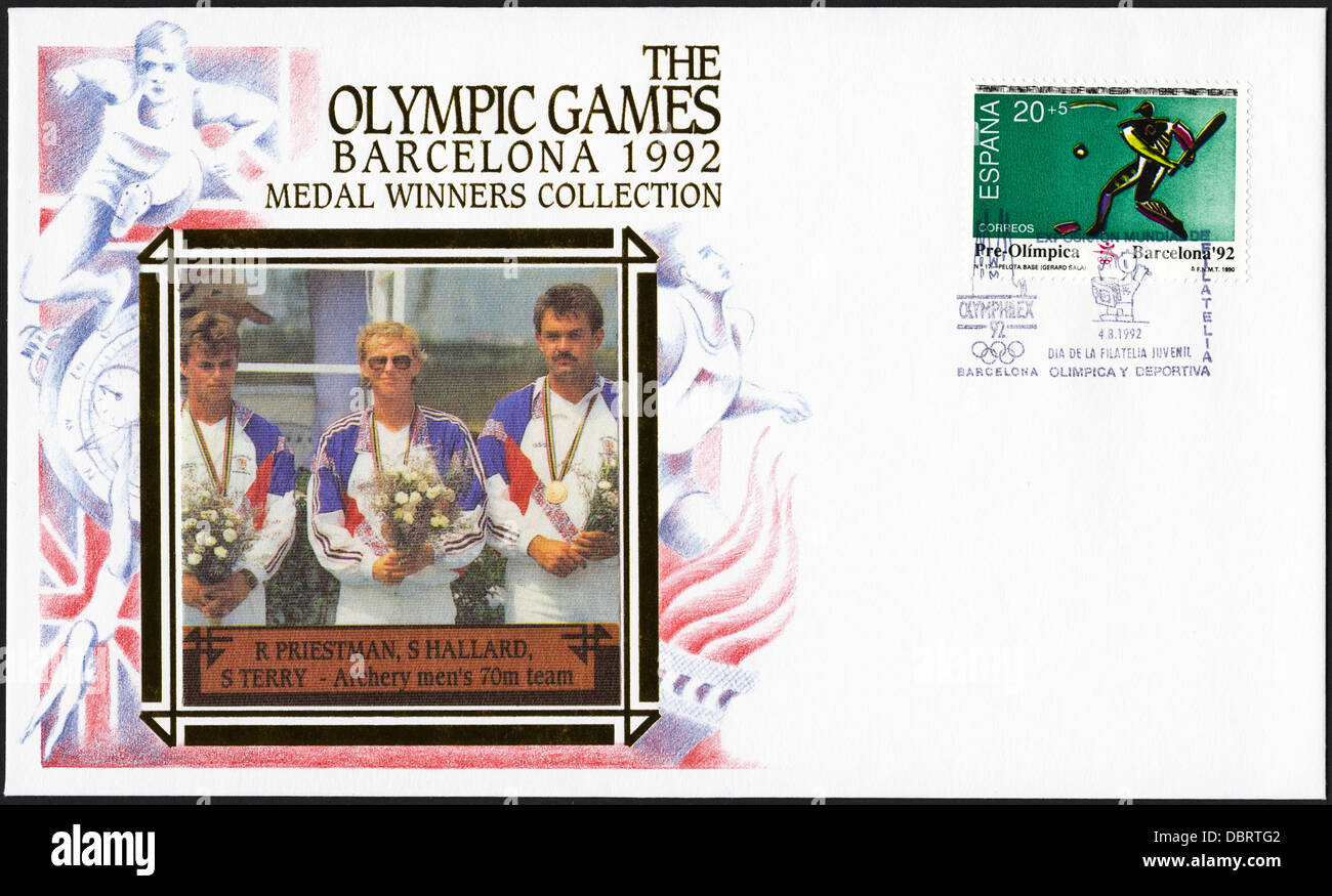 Sello de primer día conmemorativo de la colección de los ganadores de medallas de los Juegos Olímpicos de Barcelona en 1992 con Richard Priestman, Stephen Hallard & Simon Terry de Gran Bretaña ganó la medalla de bronce para tiro con arco para Hombres 70M Team Foto de stock