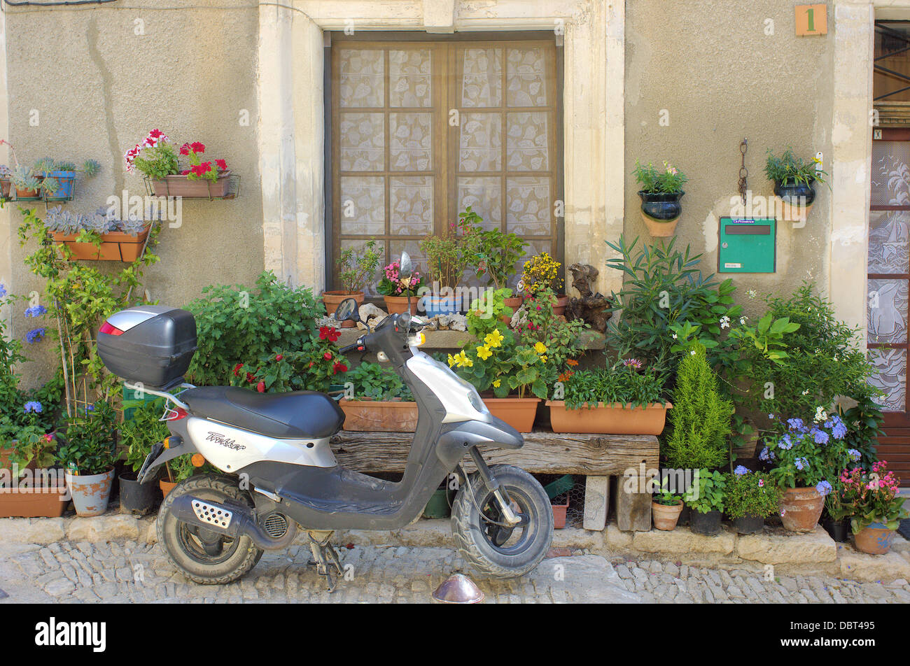 Casa de pueblo provenzal Provence Francia Foto de stock