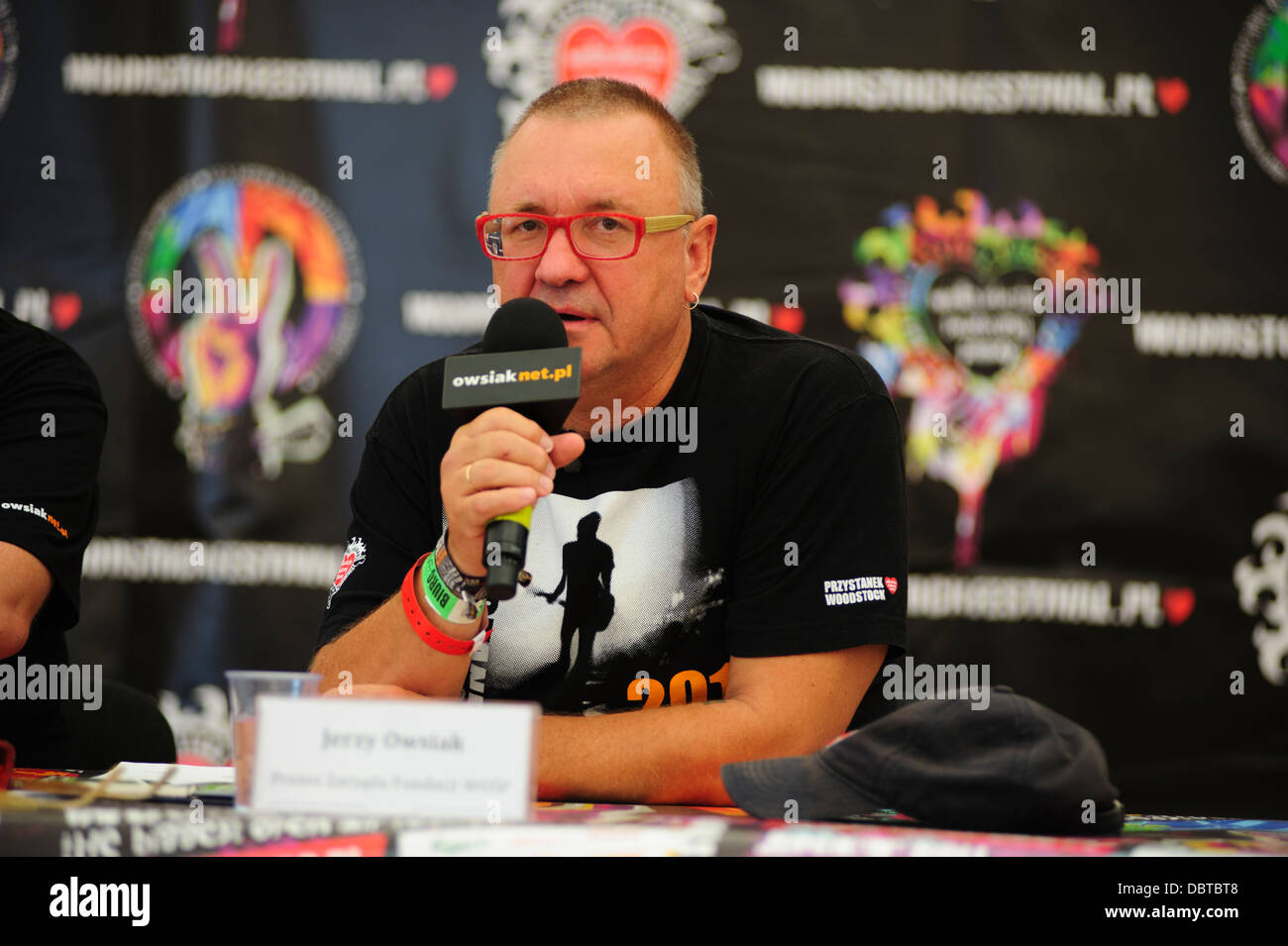 Conferencia de prensa de Jerzy Oswiak, Fundador y director del festival de música Woodstock Przystanek Kostrzyn, Polonia. Foto de stock