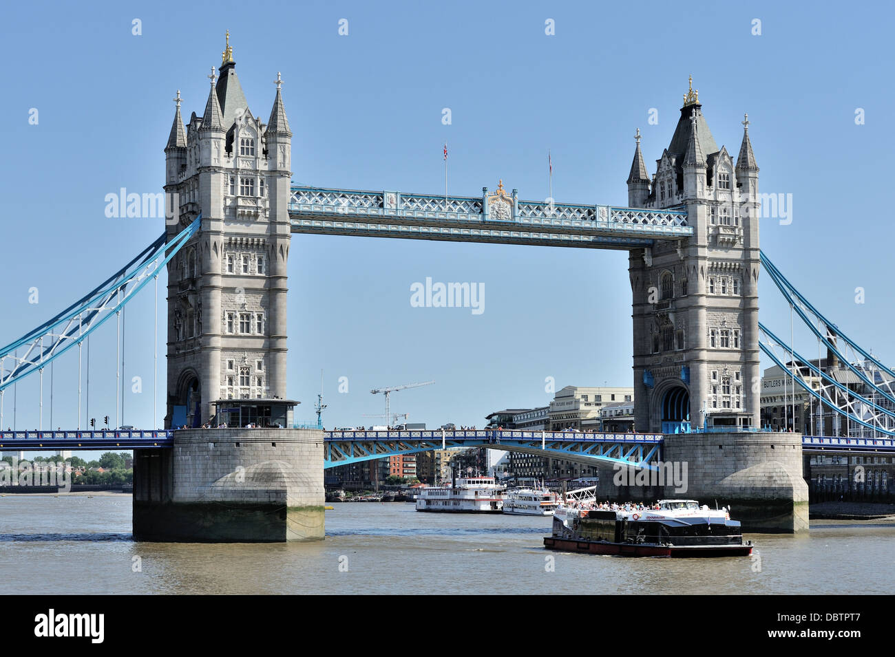 Tower Bridge de Londres el río Támesis Foto de stock