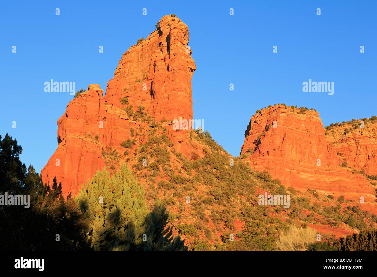 Formaciones rocosas en el municipio de Oak Creek, Sedona, Arizona, Estados Unidos de América, América del Norte Foto de stock