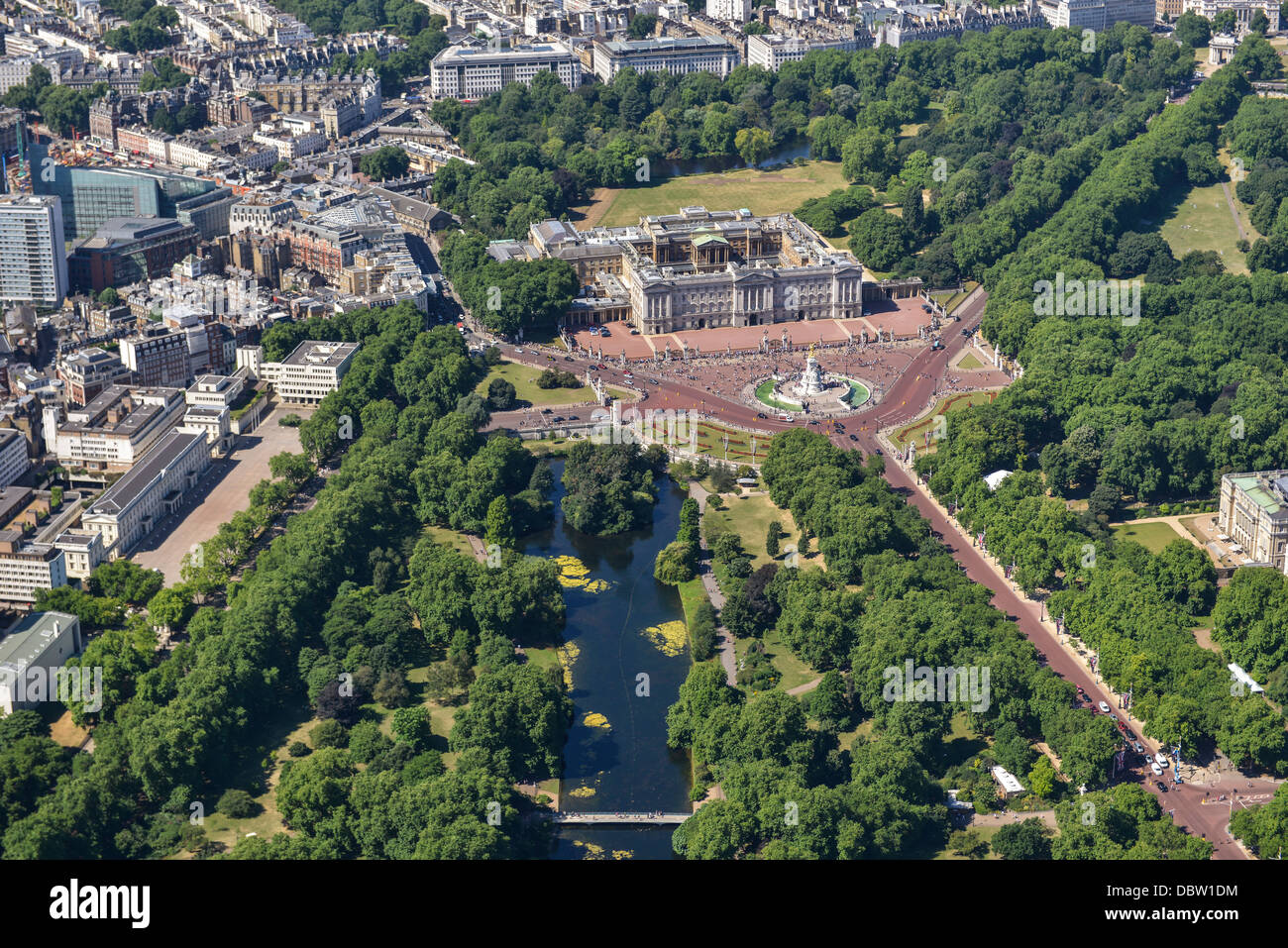 Fotografia aerea de Buckingham Palace, el centro comercial y el parque ...