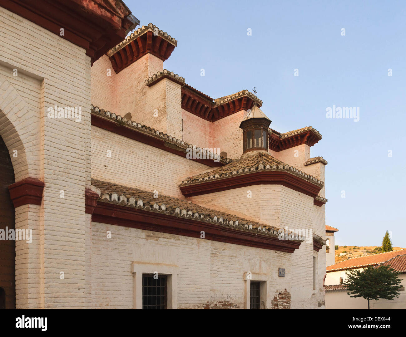 Elementos arquitectónicos de la iglesia de San Nicolás, Granada, España Foto de stock