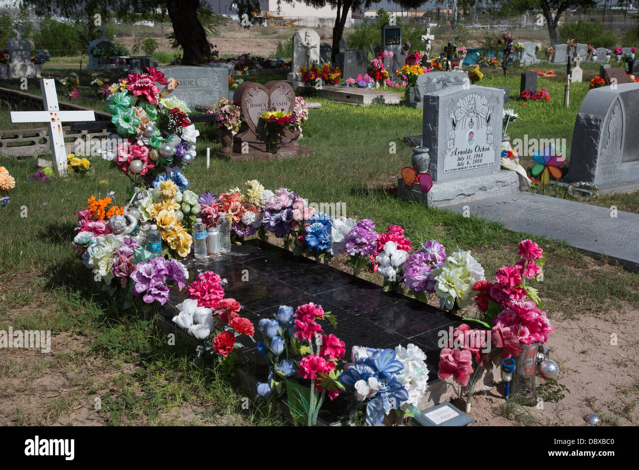Flores del cementerio fotografías e imágenes de alta resolución - Alamy