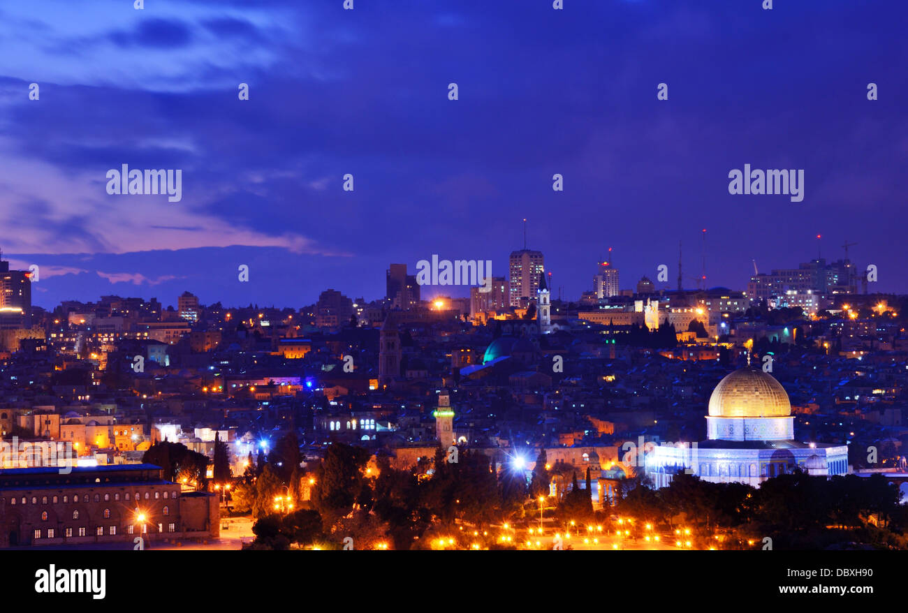El horizonte de la Ciudad Vieja y el Monte del Templo en Jerusalén, Israel. Foto de stock