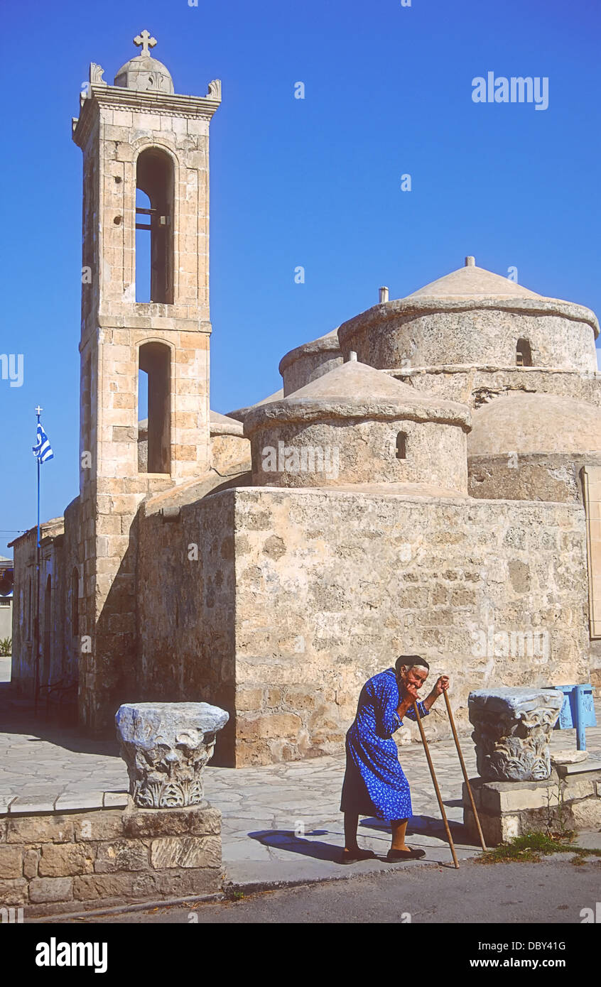 Iglesia Ayia Paraskevi, en la localidad costera de Yeroskipou en Chipre. Foto de stock