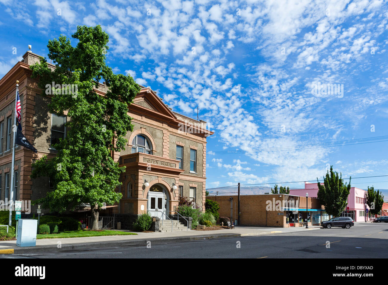 City Hall en el centro de la Dalles, Oregón, EE.UU. Foto de stock