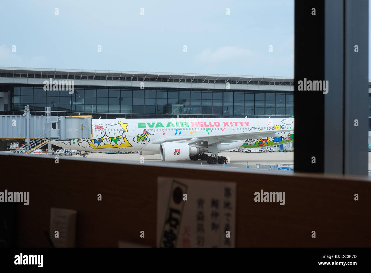 Eva Air Hello Kitty avión al aeropuerto de Narita de Tokio. Foto de stock