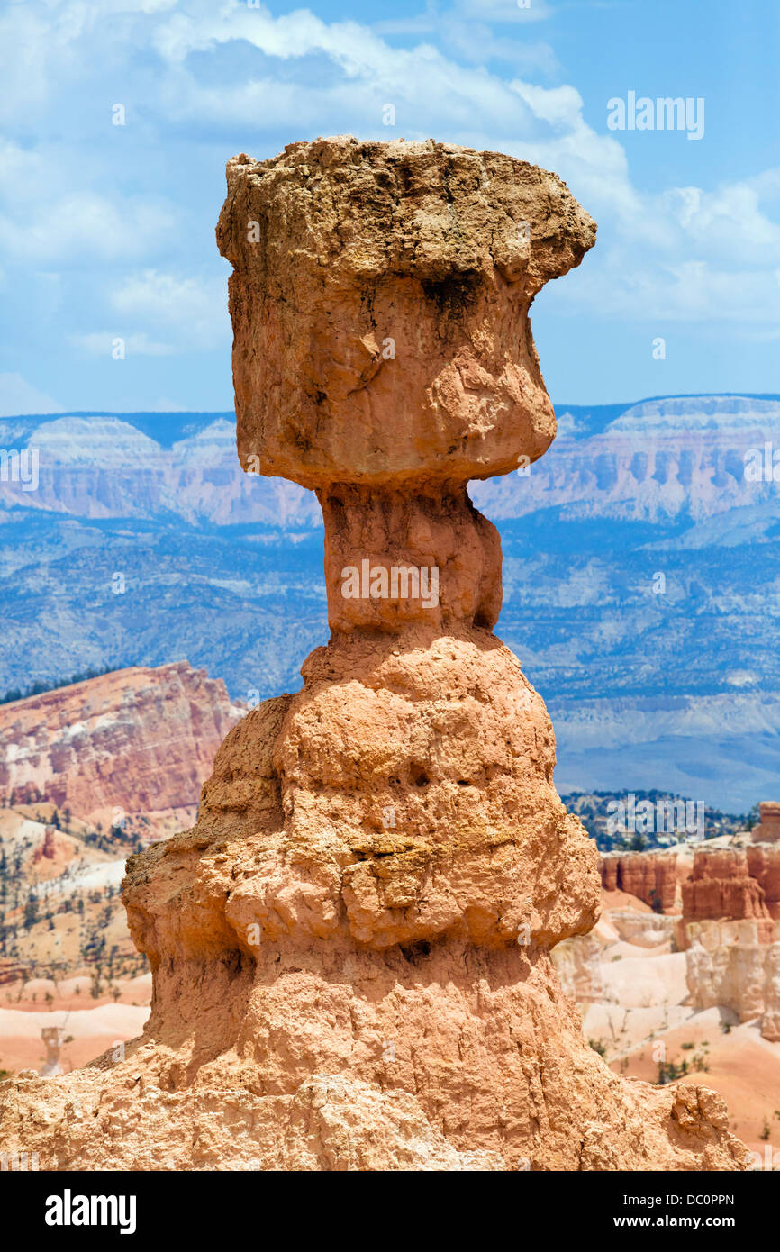 Thors Hammer monolito en el Navajo Loop Trail, Sunset Point, Bryce, anfiteatro, Bryce Canyon National Park, Utah, EE.UU. Foto de stock