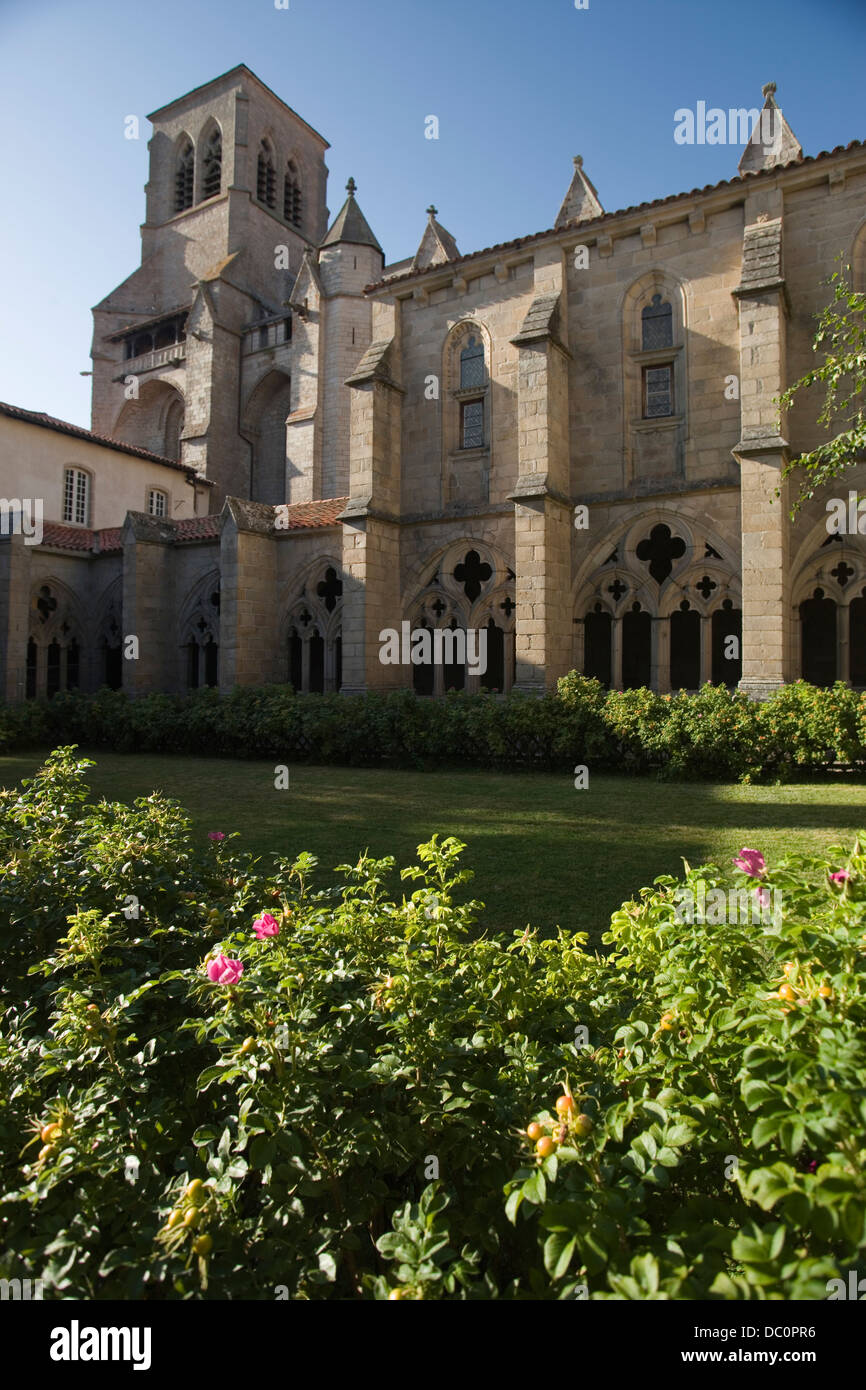 La iglesia de la abadía benedictina de jardín LA CHAISE DIEU Haute Loire Auvernia Francia Foto de stock