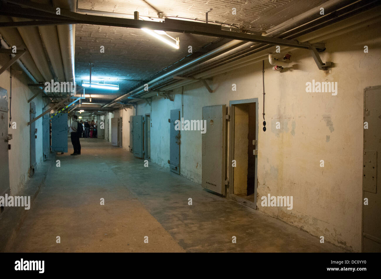 Alemania, Berlín. Hohenschonhausen cárcel, un centro de detención secreto  Stasi. Las células en el sótano Fotografía de stock - Alamy