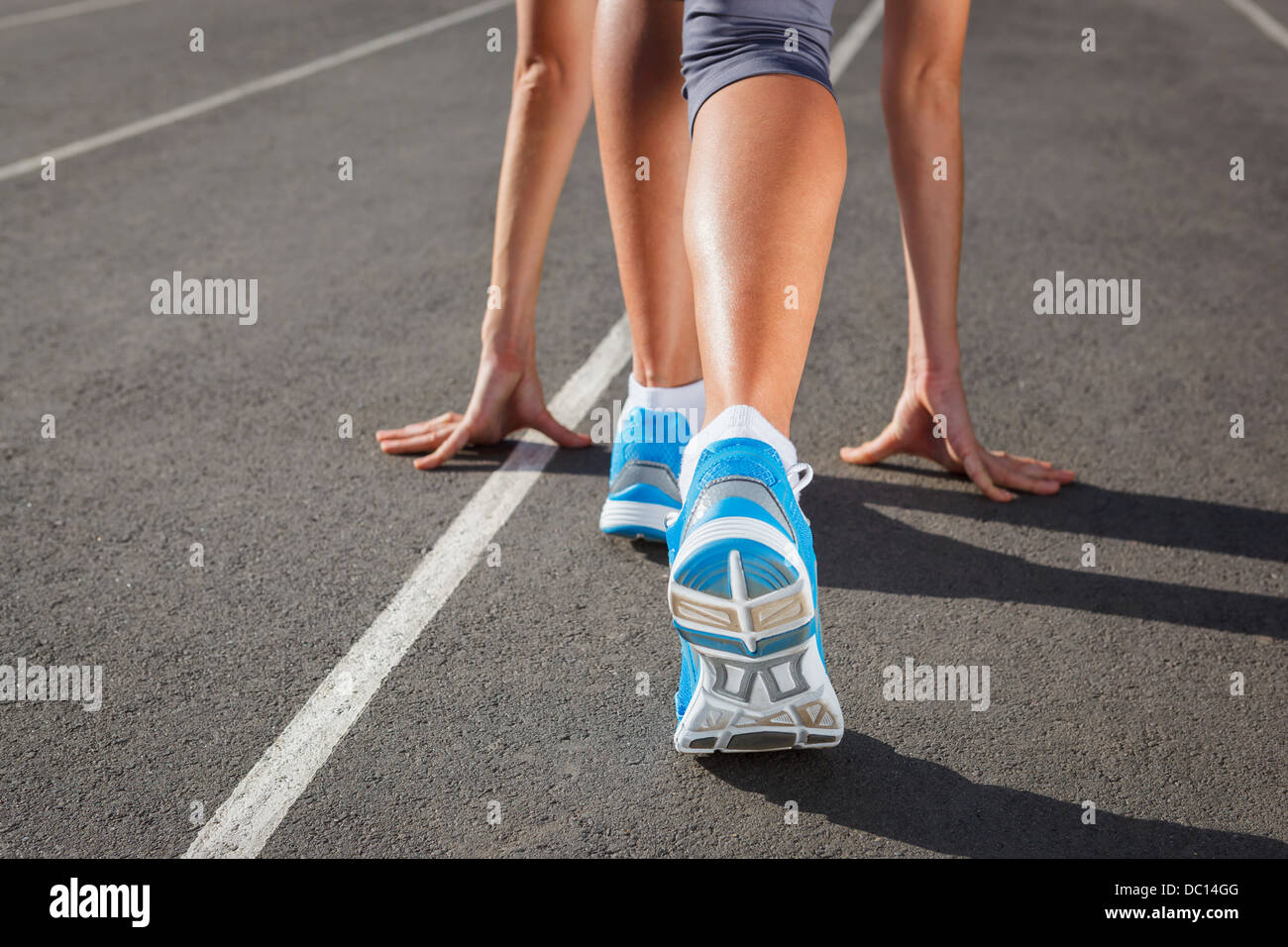 Runner pies corriendo en primer plano del Estadio -disparó al aire libre Foto de stock