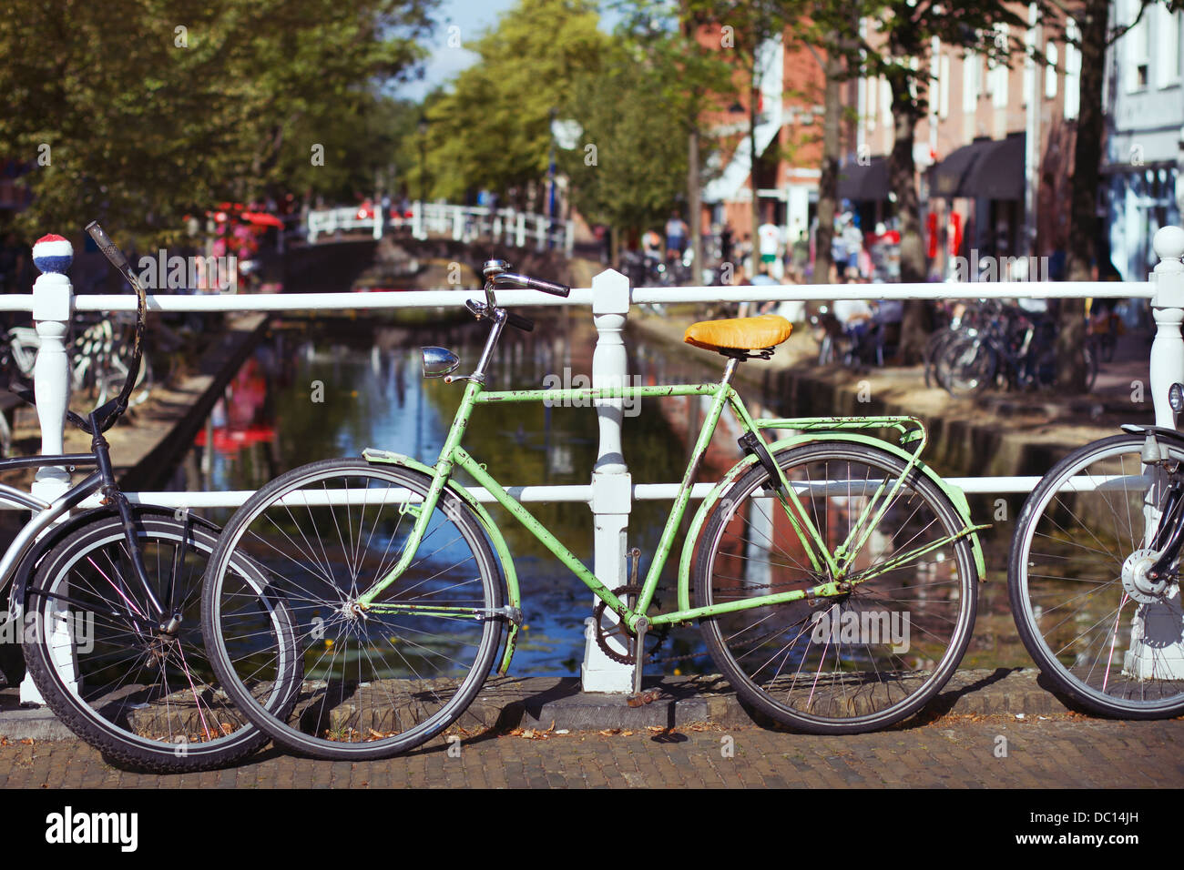 Bicicleta verde en Holanda Foto de stock