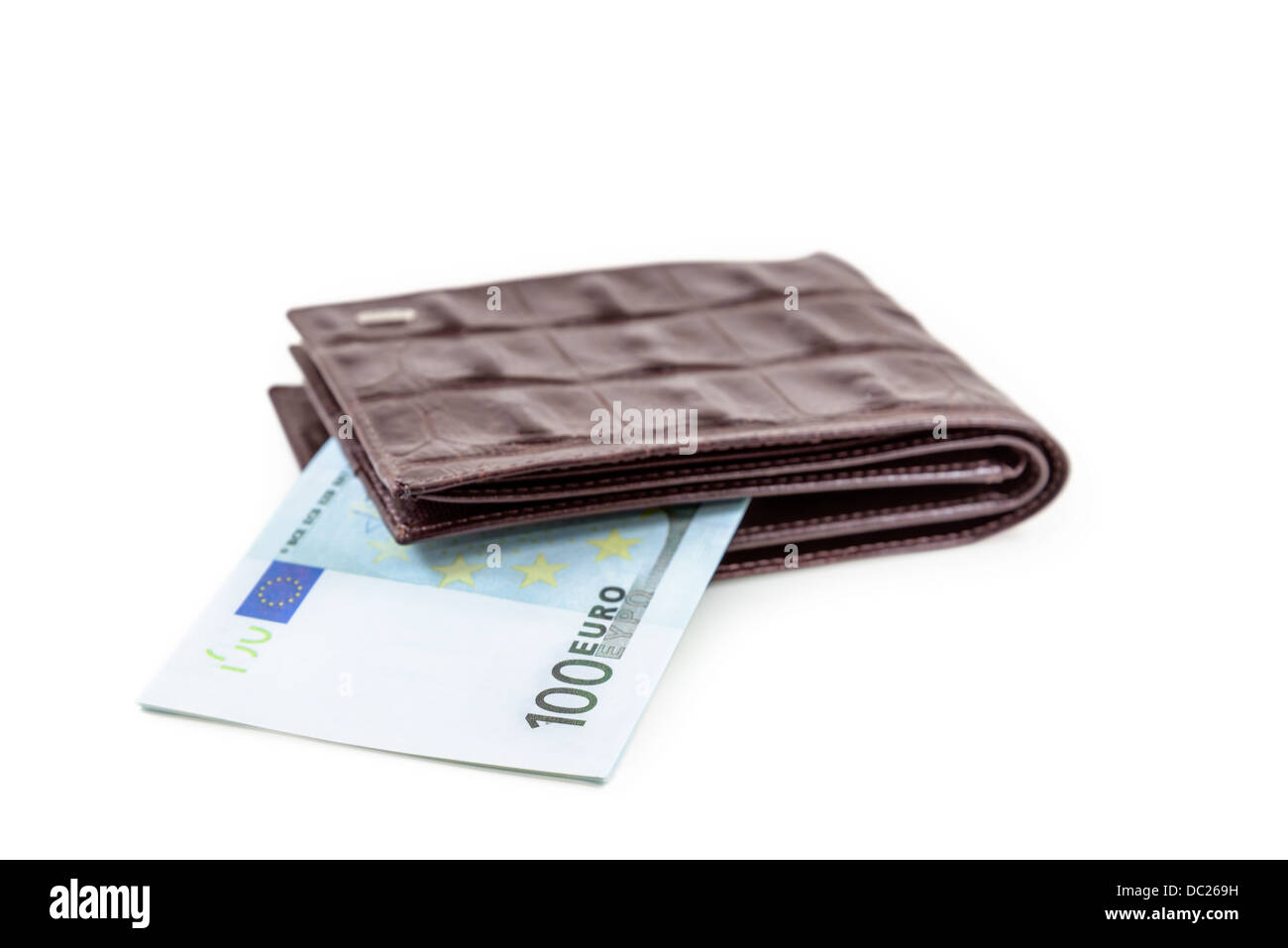 La billetera de cuero marrón con euro es fotografiado en close-up Foto de stock