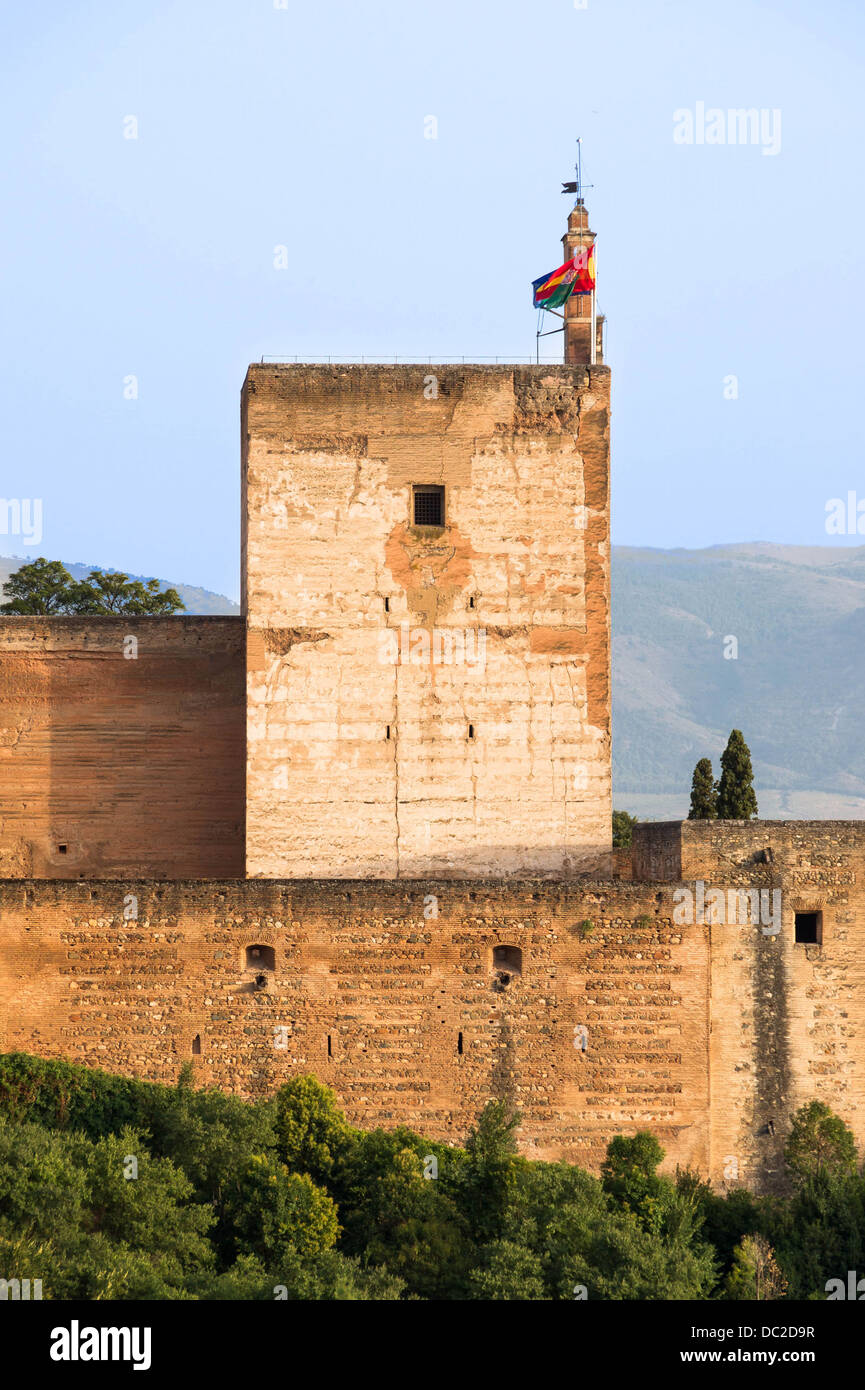 La Torre de la Vela, en la alcazaba de la Alhambra, en Granada, España  Fotografía de stock - Alamy