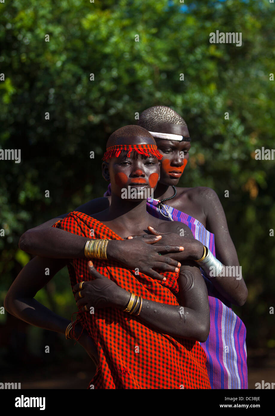 frutas Articulación Proceso Las mujeres de la tribu Bodi, Hana Mursi, Valle de Omo, Etiopía Fotografía  de stock - Alamy