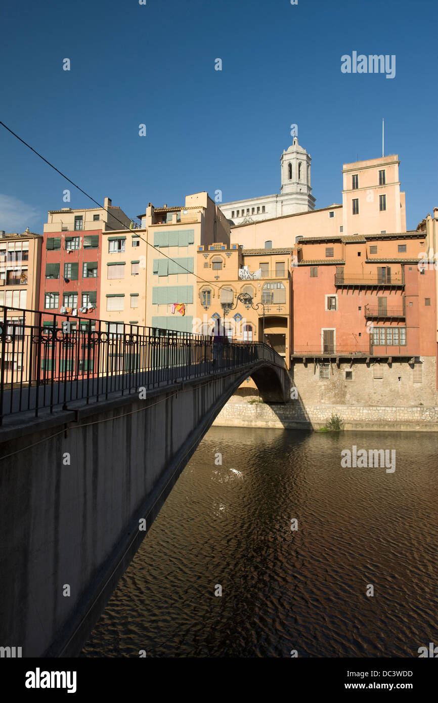 Pasarela CASAS PENJADES Río Onyar GIRONA cataluña españa Foto de stock