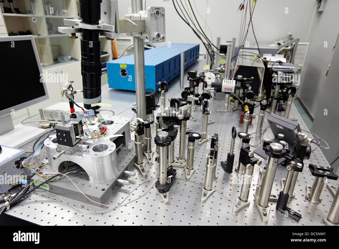 Microscopio óptico de exploración de campo cercano fotografías e imágenes  de alta resolución - Alamy