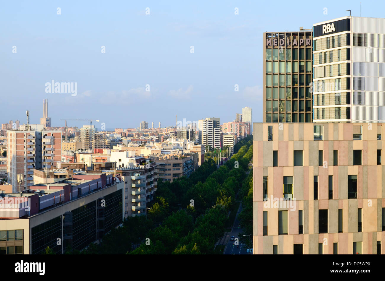 Horizonte de Barcelona. Vista aérea de la avenida Diagonal. Barcelona, Cataluña, España. Foto de stock