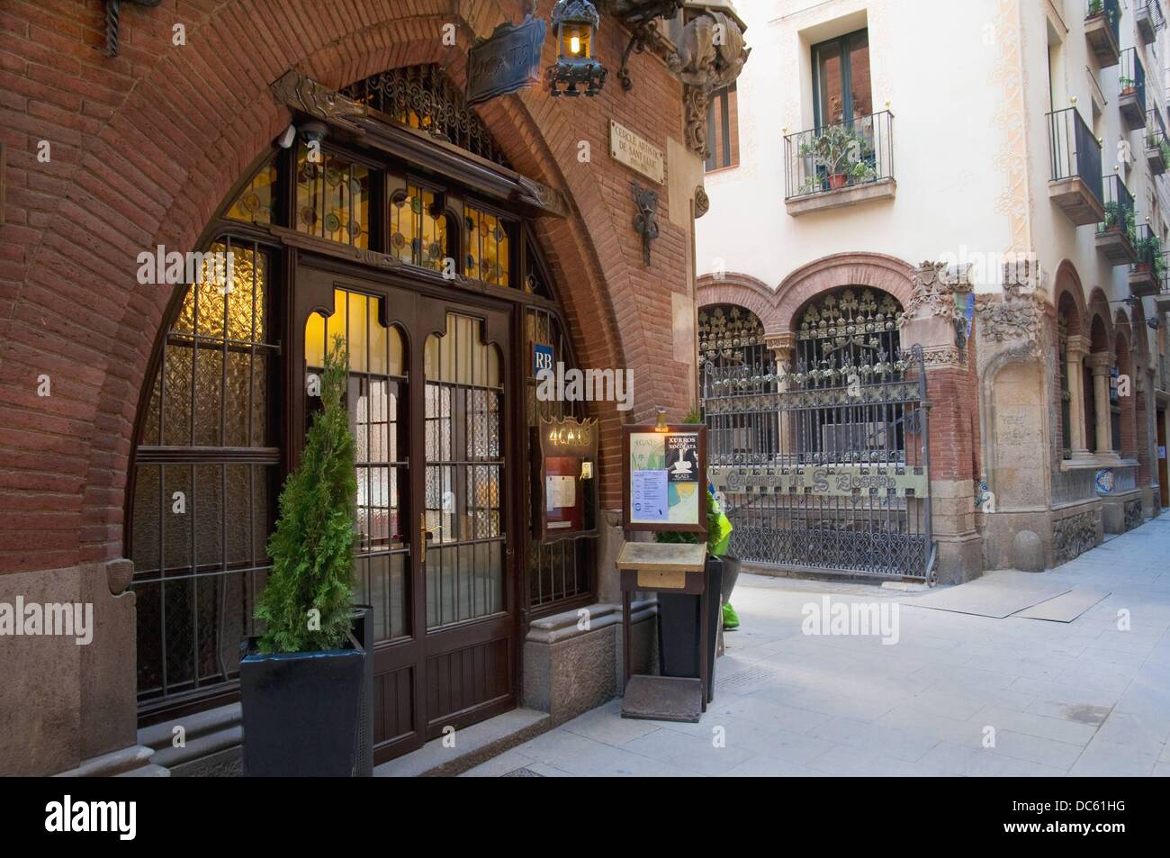 Cafetería-Restaurante "El Quatre Gats" Montsio calle Cataluña Barcelona,  España Fotografía de stock - Alamy