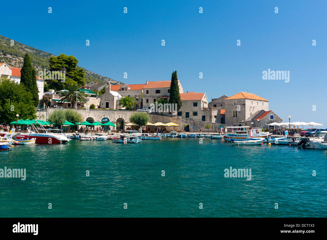 Puerto de bol en la isla de Brac, en Croacia Fotografía de stock - Alamy