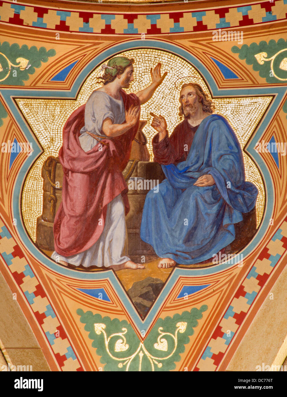 Viena - 27 de julio: Fresco de Jesús y samaritanos en bien en la nave lateral de la iglesia Altlerchenfelder Foto de stock