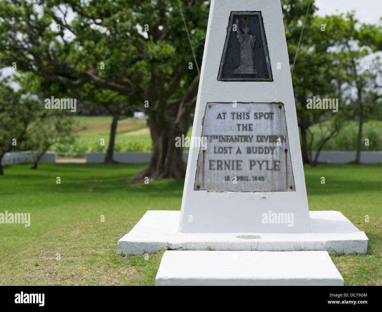 Ernie Pyle, monumento al corresponsal de guerra estadounidense asesinado en Ie Isla Okinawa 18/4/1945 Foto de stock