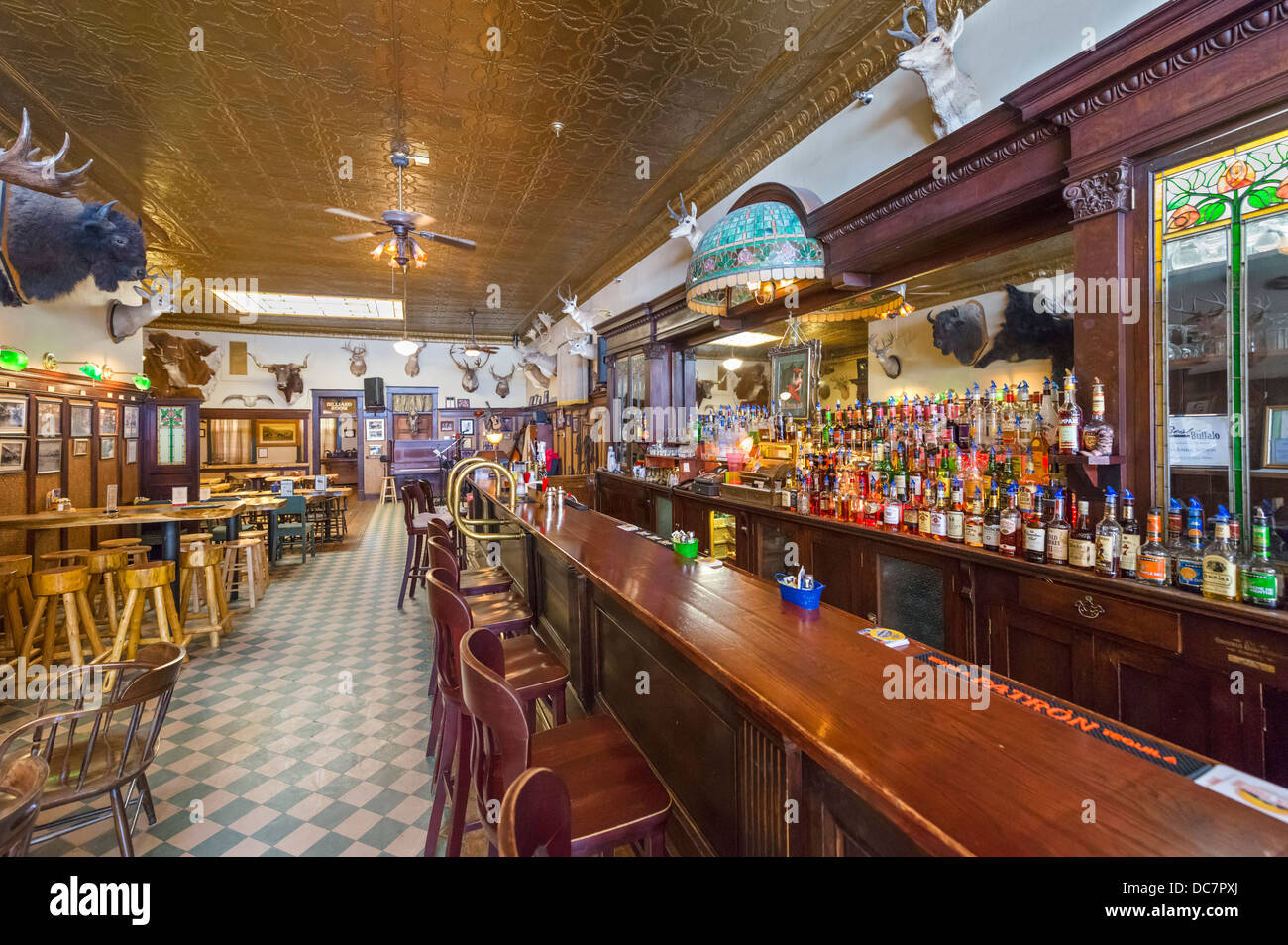 El salón bar del histórico Hotel Occidental, calle principal de Buffalo, Wyoming, EE.UU. Foto de stock