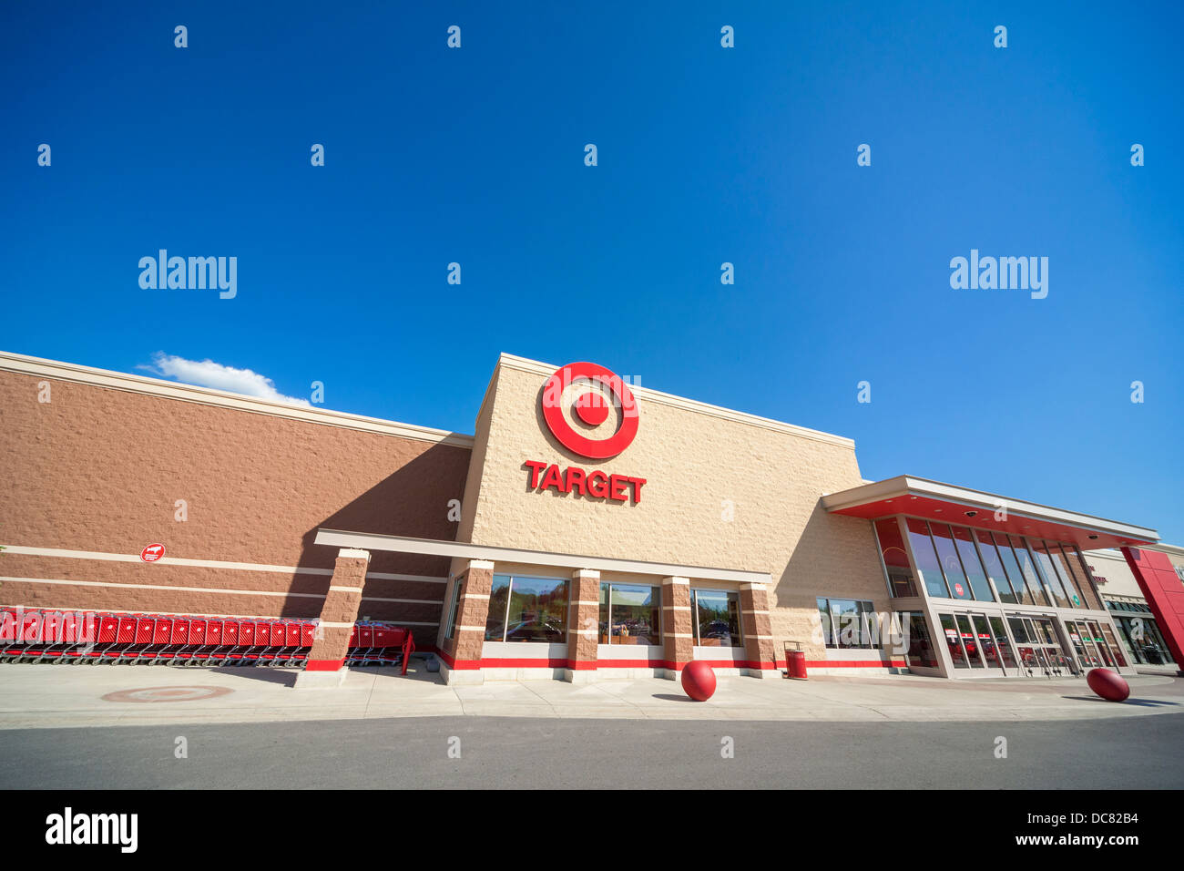 pueblo ama de casa Gorrión Target discount store fotografías e imágenes de alta resolución - Alamy