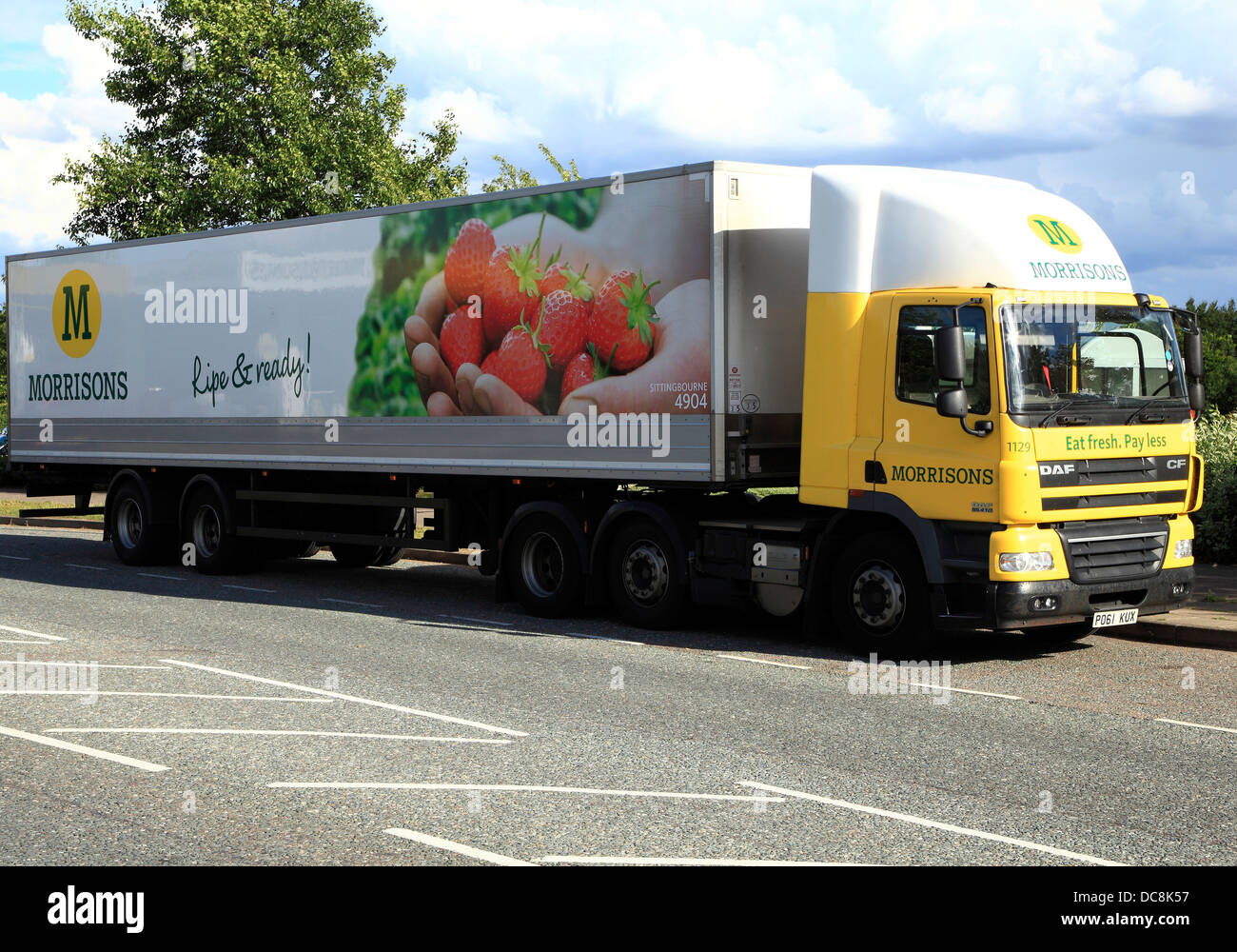 Morrisons supermercado entrega de tránsito truck camión camiones vehículos los supermercados ingleses Inglaterra Foto de stock