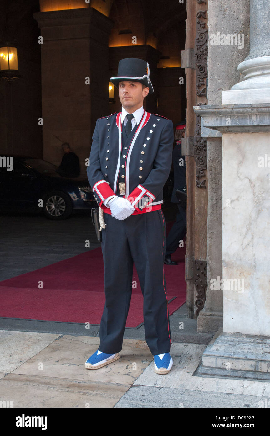 La Policia No Cruza Fotos e Imágenes de stock - Alamy