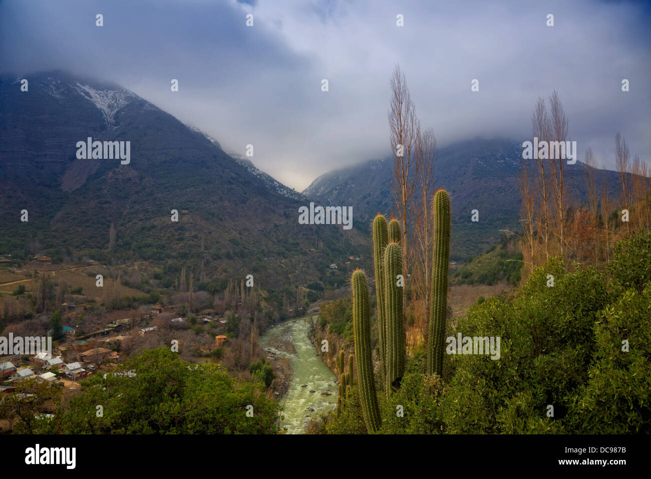 Cascada de las ánimas en el Cajón del Maipo cerca de Santiago, Chile