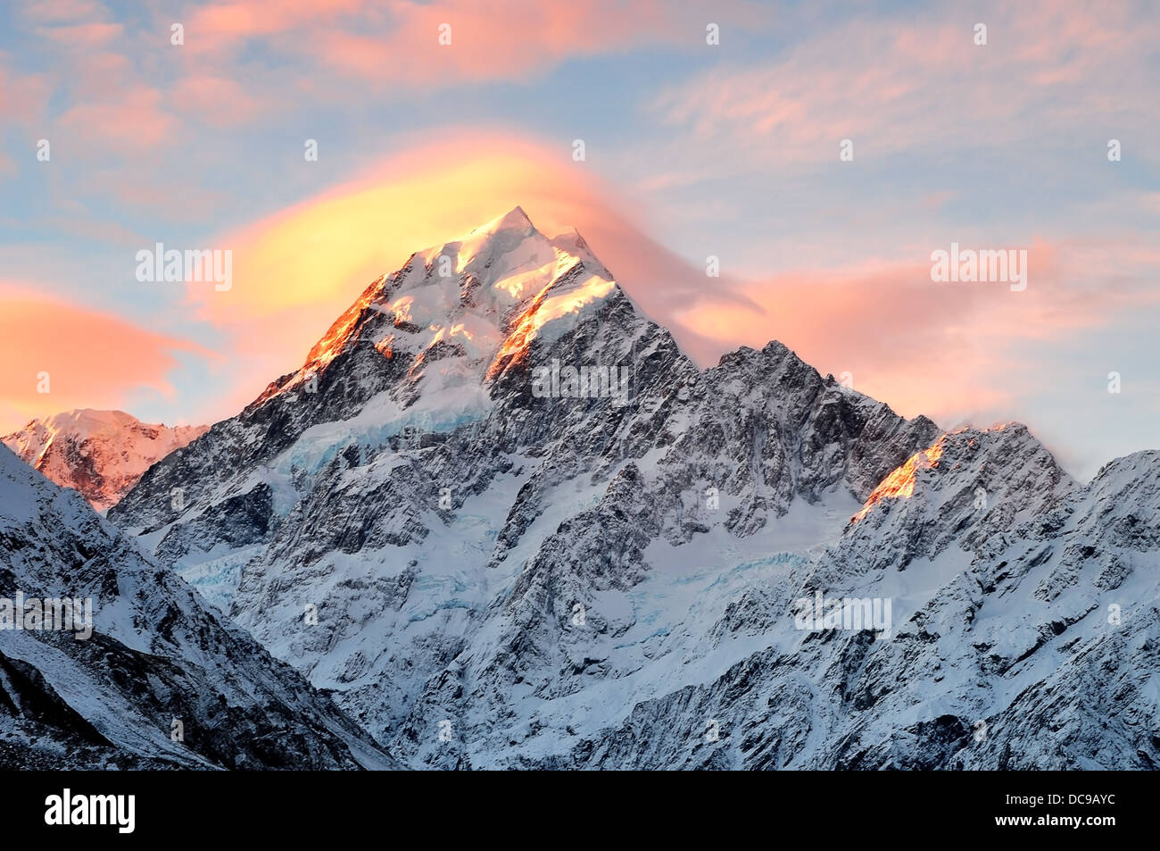 Increíble atardecer en Mt. Desde Aoraki Cook National Park, Isla del Sur, Nueva Zelanda Foto de stock