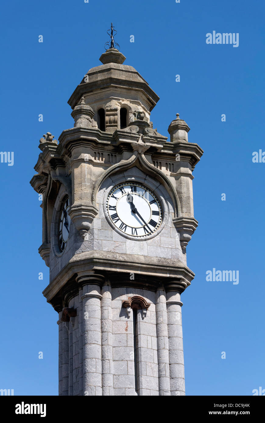 La torre del reloj, Exeter memorial victoriano construido en 1897 en memoria de William millas. Foto de stock