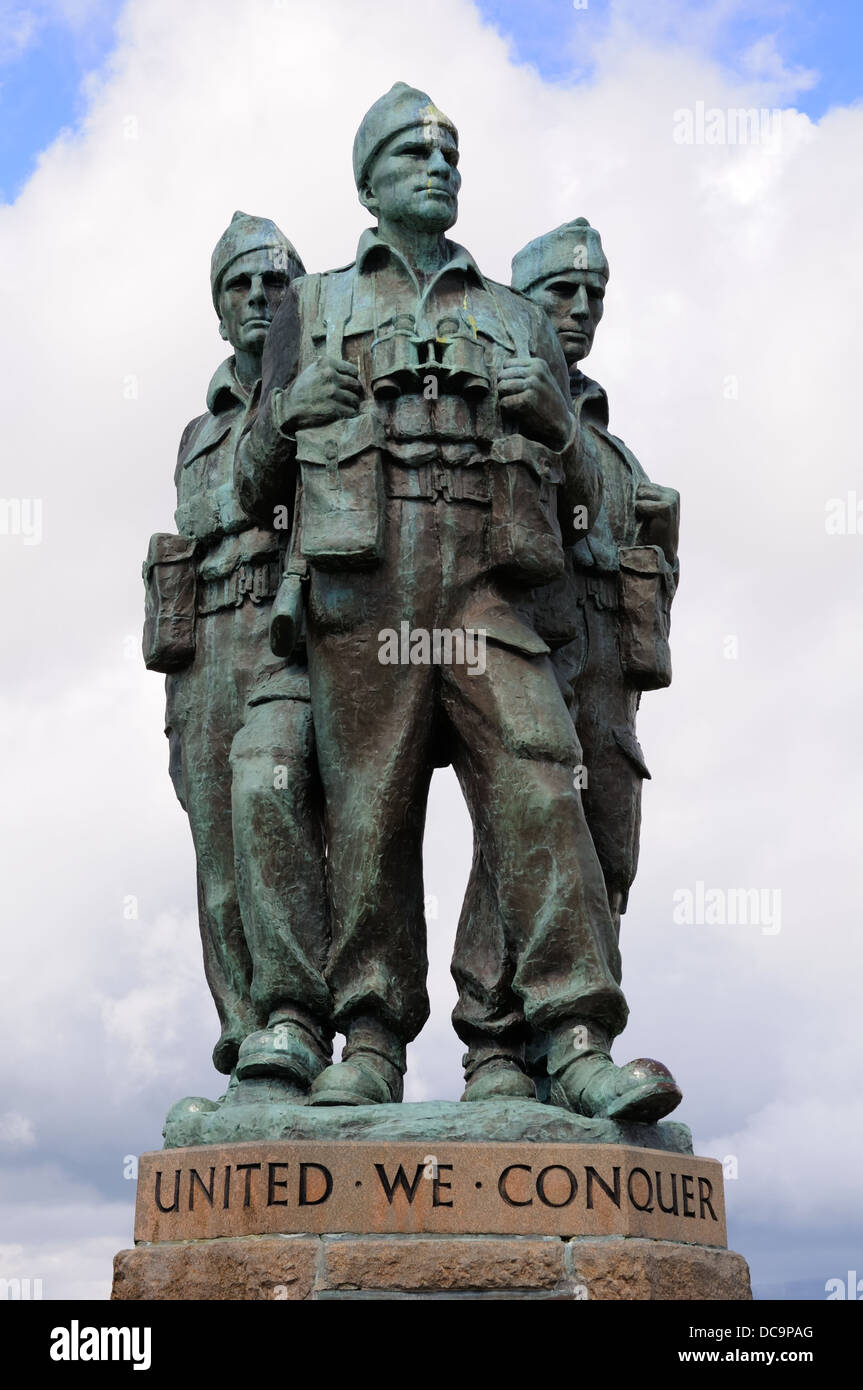 Monumento dedicado a las fuerzas del comando de la segunda guerra mundial en las tierras altas de Escocia que fueron entrenados cerca del puente Spean. Foto de stock