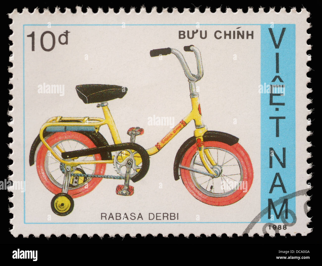 VIETNAM - circa 1988: un sello impreso por Vietnam muestra bicicleta Rabasa Derbi, circa 1988 Foto de stock