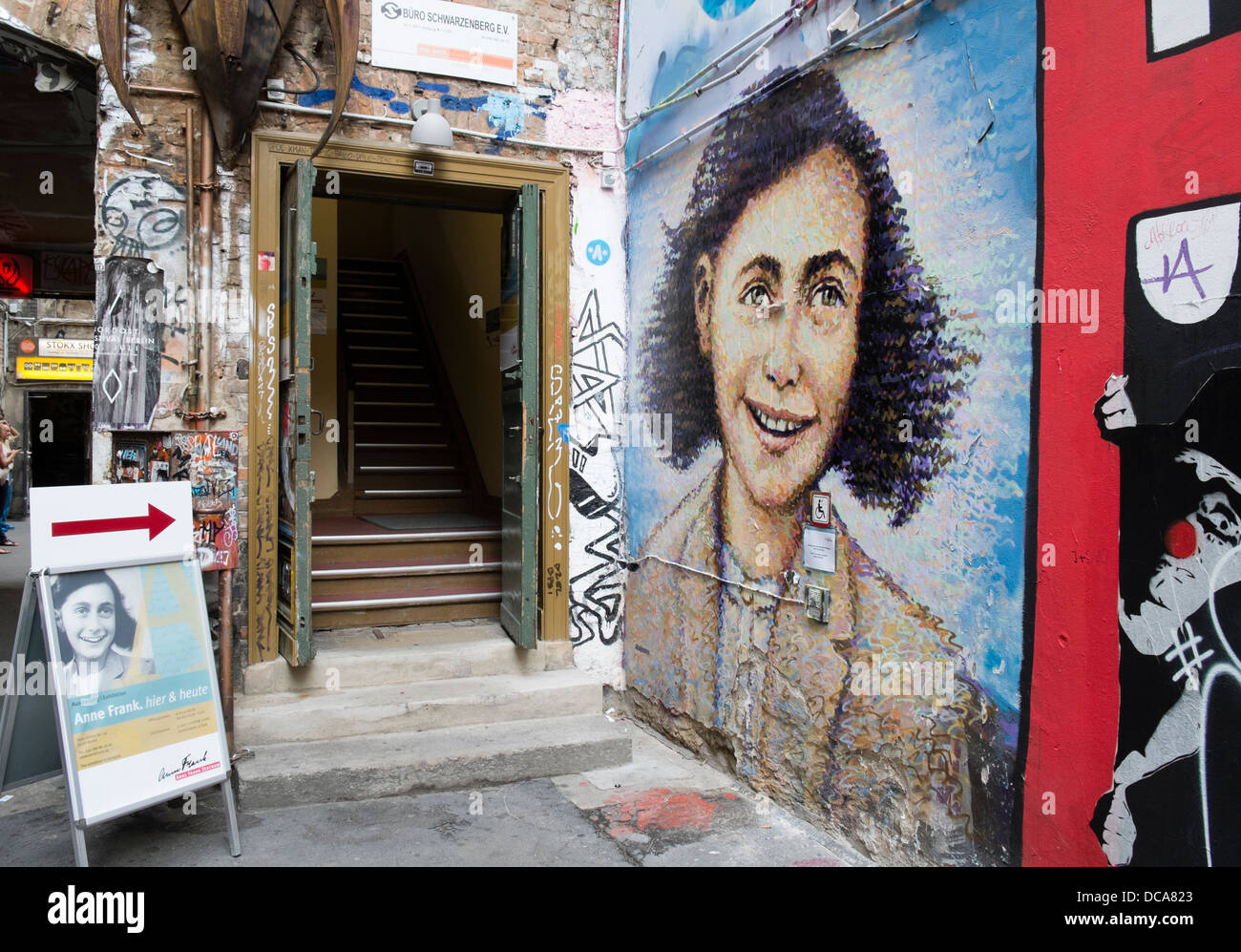 Entrada a la casa de Anne Frank exhibición en Berlín Alemania