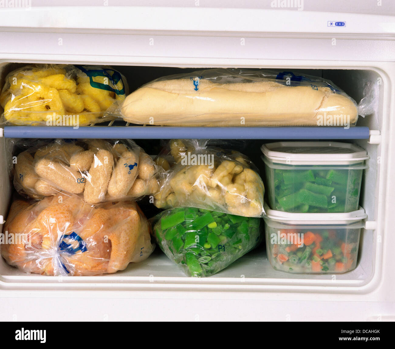 Un congelador lleno Fotografía de stock - Alamy