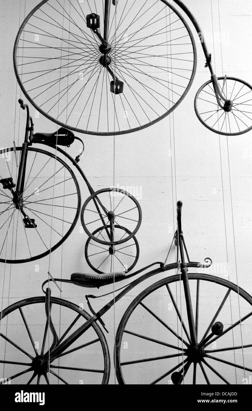 Pantalla de bicicletas. Museo Suizo del Transporte. Lucerna. Suiza  Fotografía de stock - Alamy