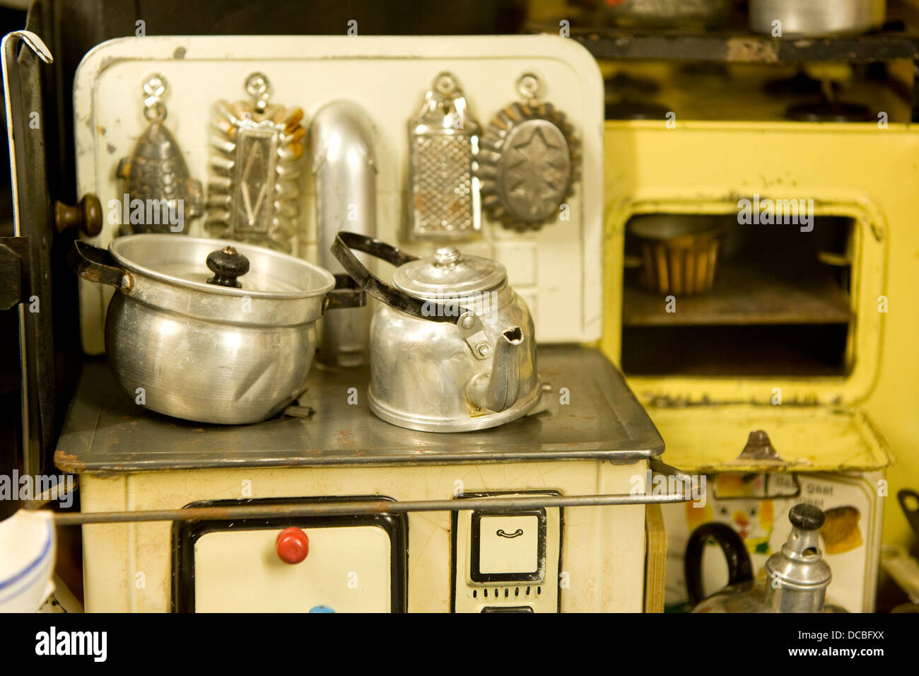 60.890 fotos e imágenes de Botes De Cocina - Getty Images