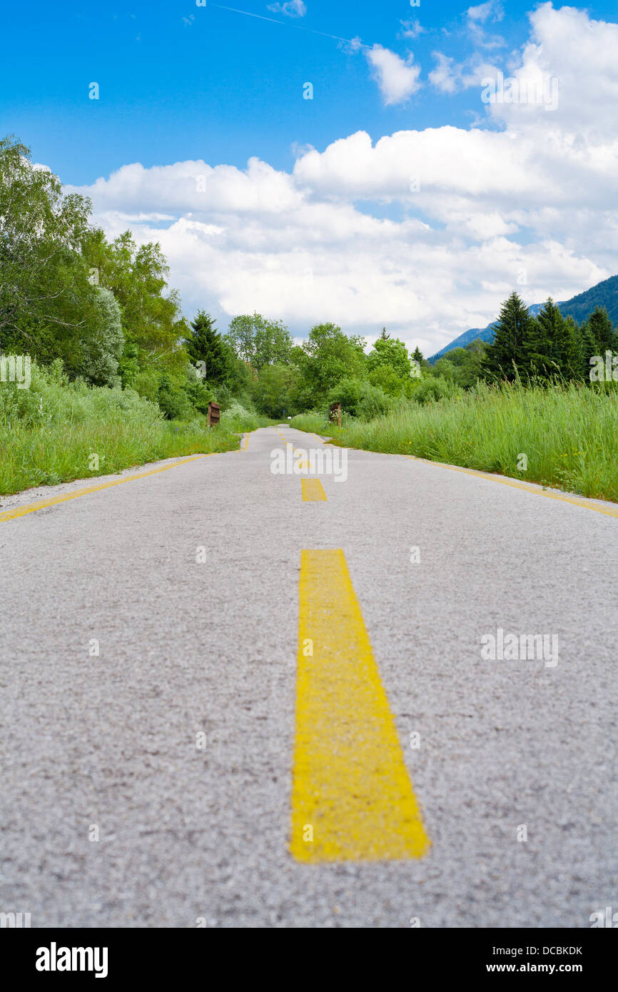Camino marcado en el paisaje Fotografía de stock Alamy