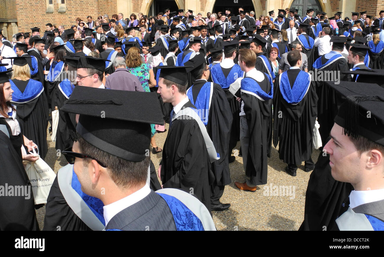 La ceremonia de graduación en la Universidad de Surrey Foto de stock