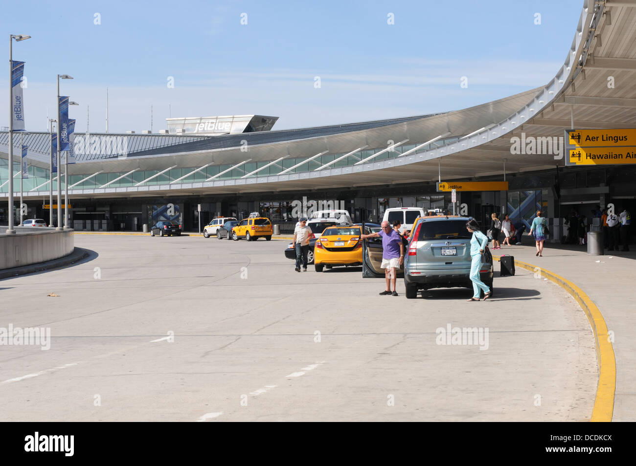 Vuelo de salida del aeropuerto JFK terminal Jet Blue Foto de stock