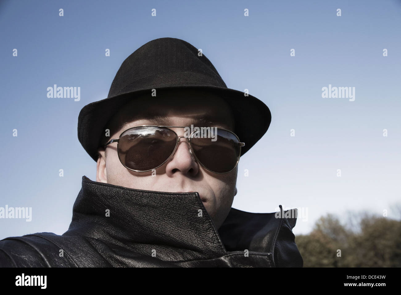 Spy fedora fotografías e imágenes de alta resolución - Alamy